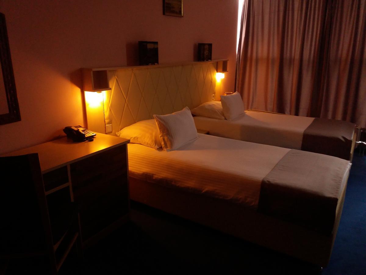 Hotel & Restaurant Great Wall - Airport Sarajevo Esterno foto