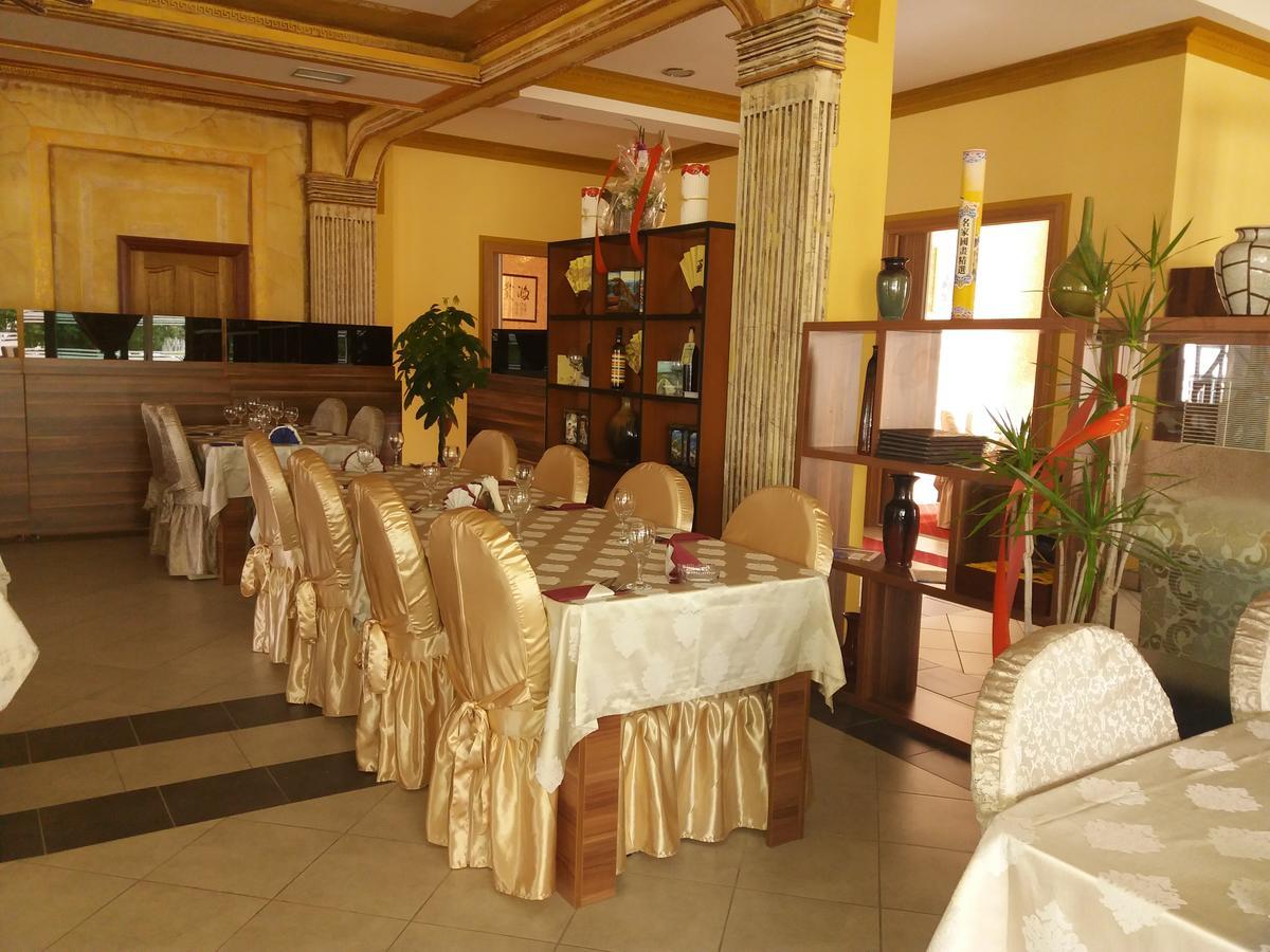 Hotel & Restaurant Great Wall - Airport Sarajevo Esterno foto